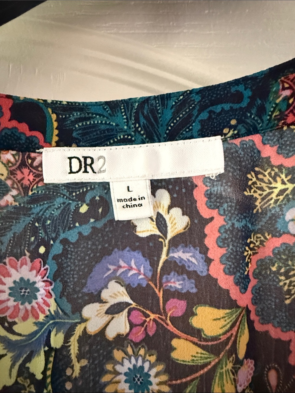 DR2 Multi-Color Floral Paisley V-Neck Cap Sleeve Blouse - Picture 2 of 6